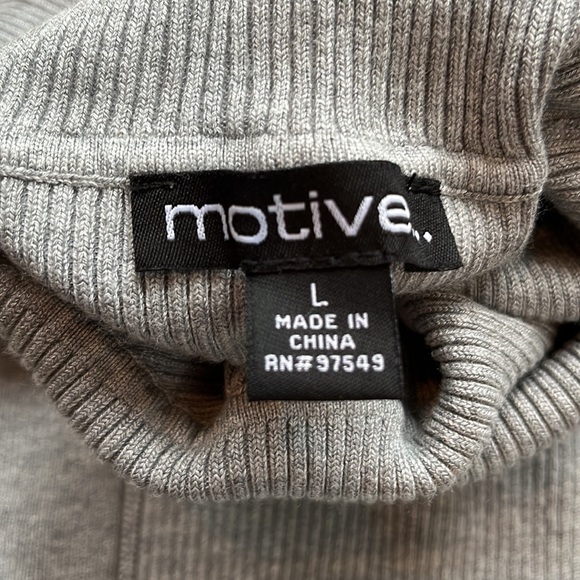 Grey turtleneck sweater - Picture 3 of 4